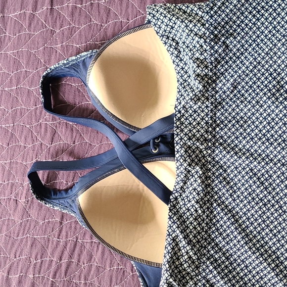 Women's blue tankini and bottoms.  Top is a sz 18 and bottoms ate a sz 16. - Picture 3 of 7